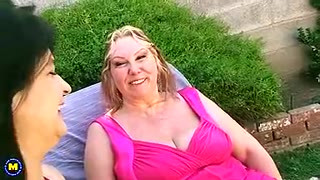 Chunky Mature Slut Getting Fisted In The Garden
