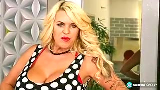 A butt plug for Shannon Blue - 50PlusMilfs