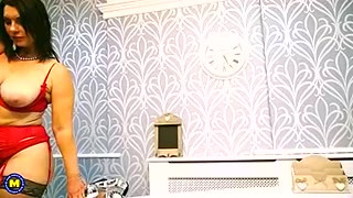 British Milf Christine Shows Off Her Gorgeous Body And Pleases Herself. - MatureNl