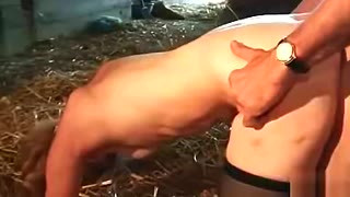 Mature francaise bien defoncee dans le foin avec Papy