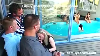 Family Throws the Biggest Party - Familyscrew