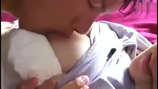 家庭主妇Matsushita Saeko满意年轻邻居